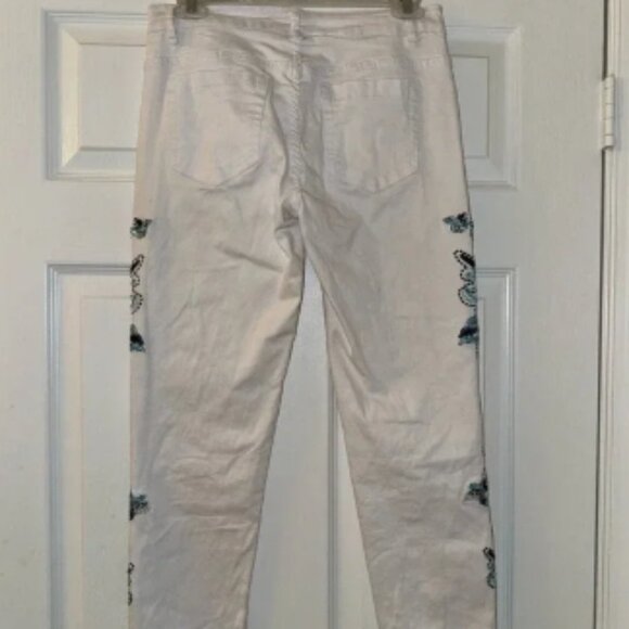 Juliette Rhinestone Capris! - Picture 6 of 6